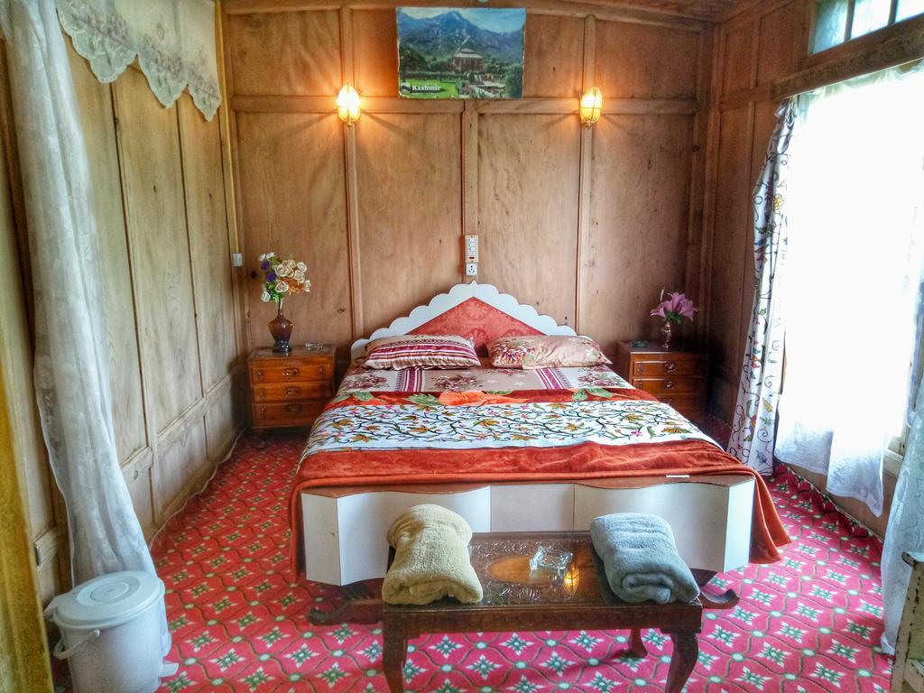 Hotel New Bul Bul Group Of Houseboats Srinagar Durgjan Exterior foto