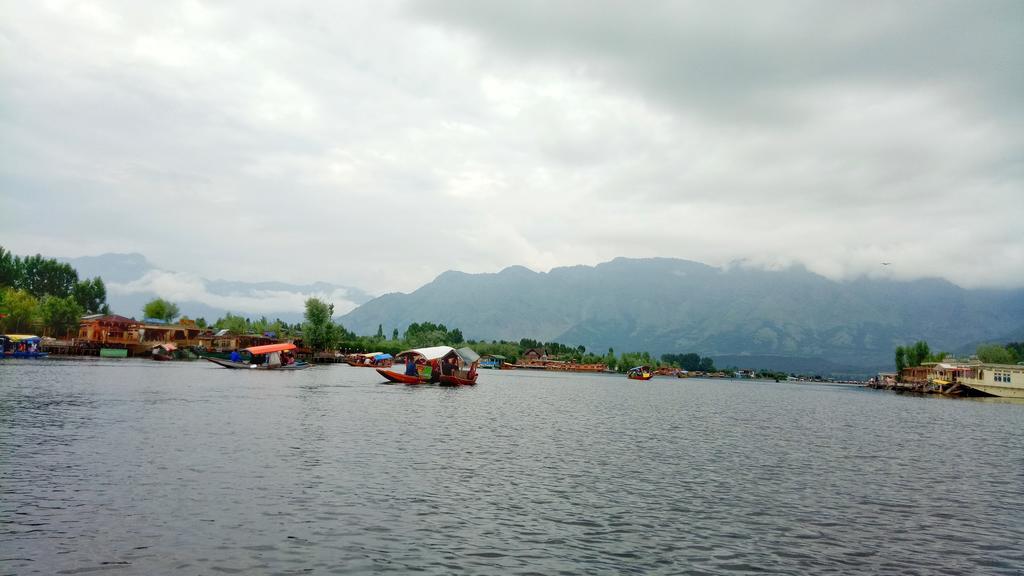 Hotel New Bul Bul Group Of Houseboats Srinagar Durgjan Exterior foto