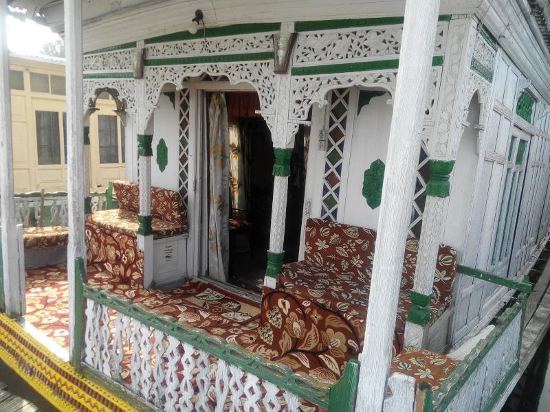 Hotel New Bul Bul Group Of Houseboats Srinagar Durgjan Exterior foto