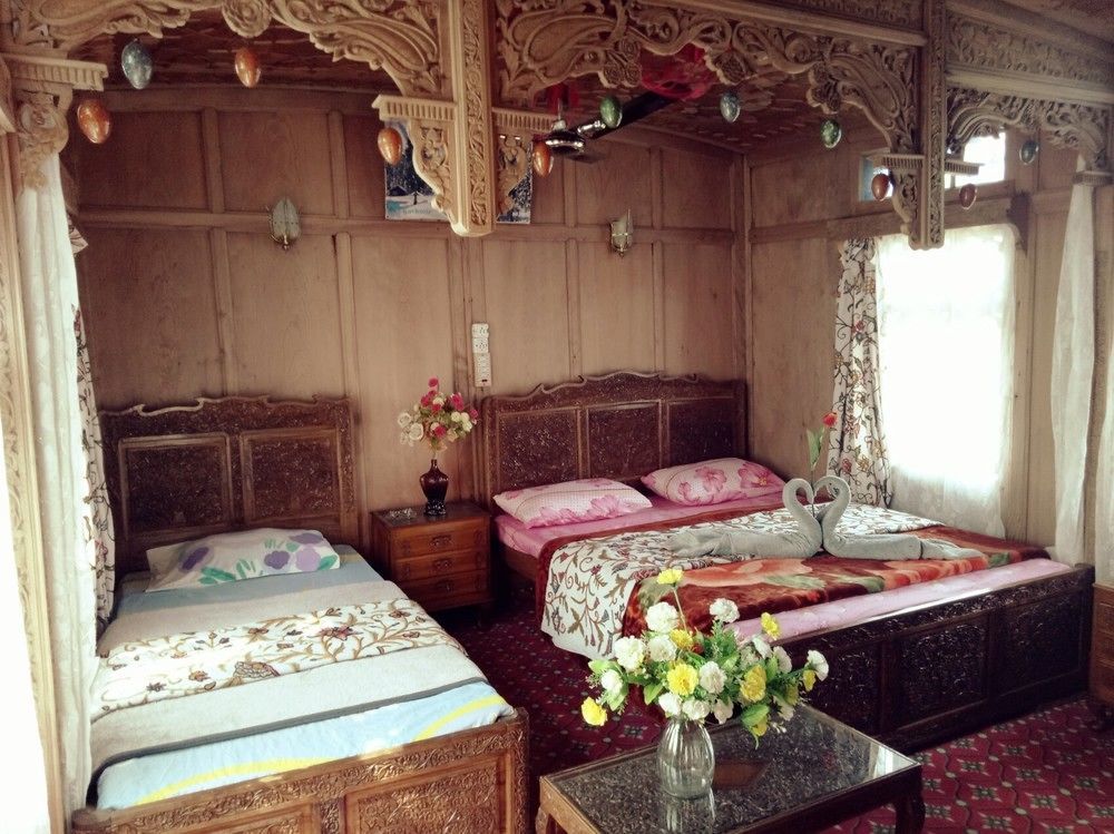 Hotel New Bul Bul Group Of Houseboats Srinagar Durgjan Exterior foto