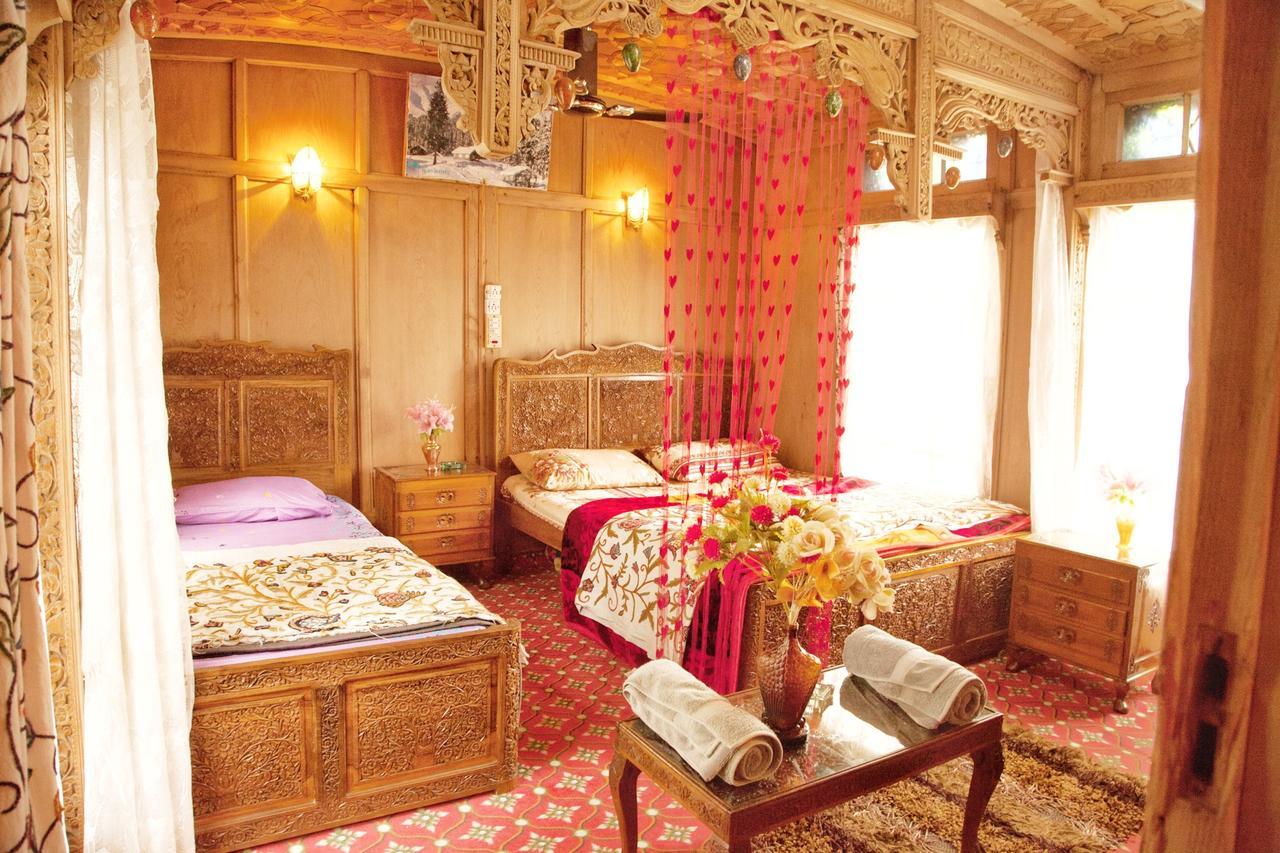 Hotel New Bul Bul Group Of Houseboats Srinagar Durgjan Exterior foto