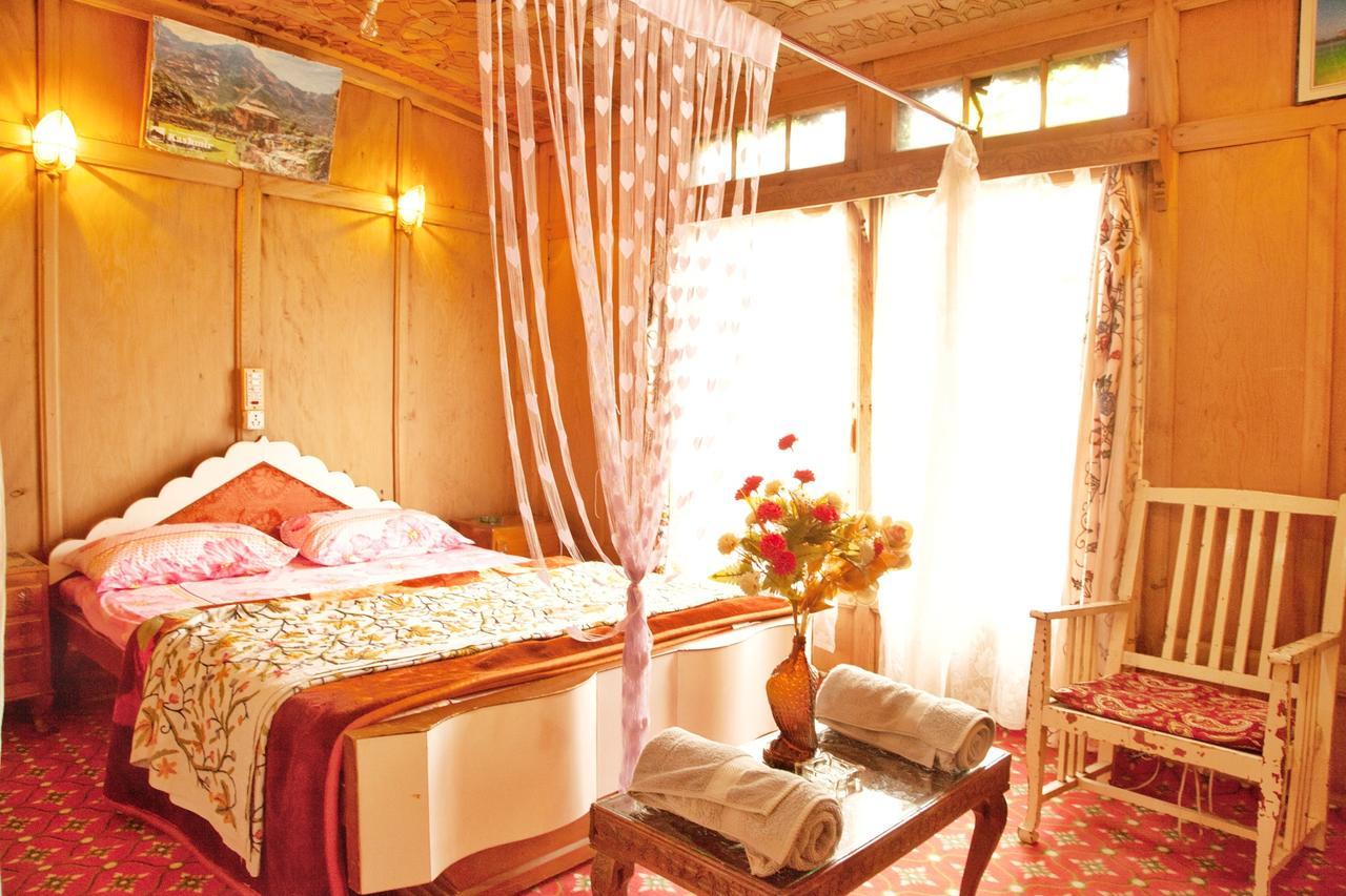 Hotel New Bul Bul Group Of Houseboats Srinagar Durgjan Exterior foto