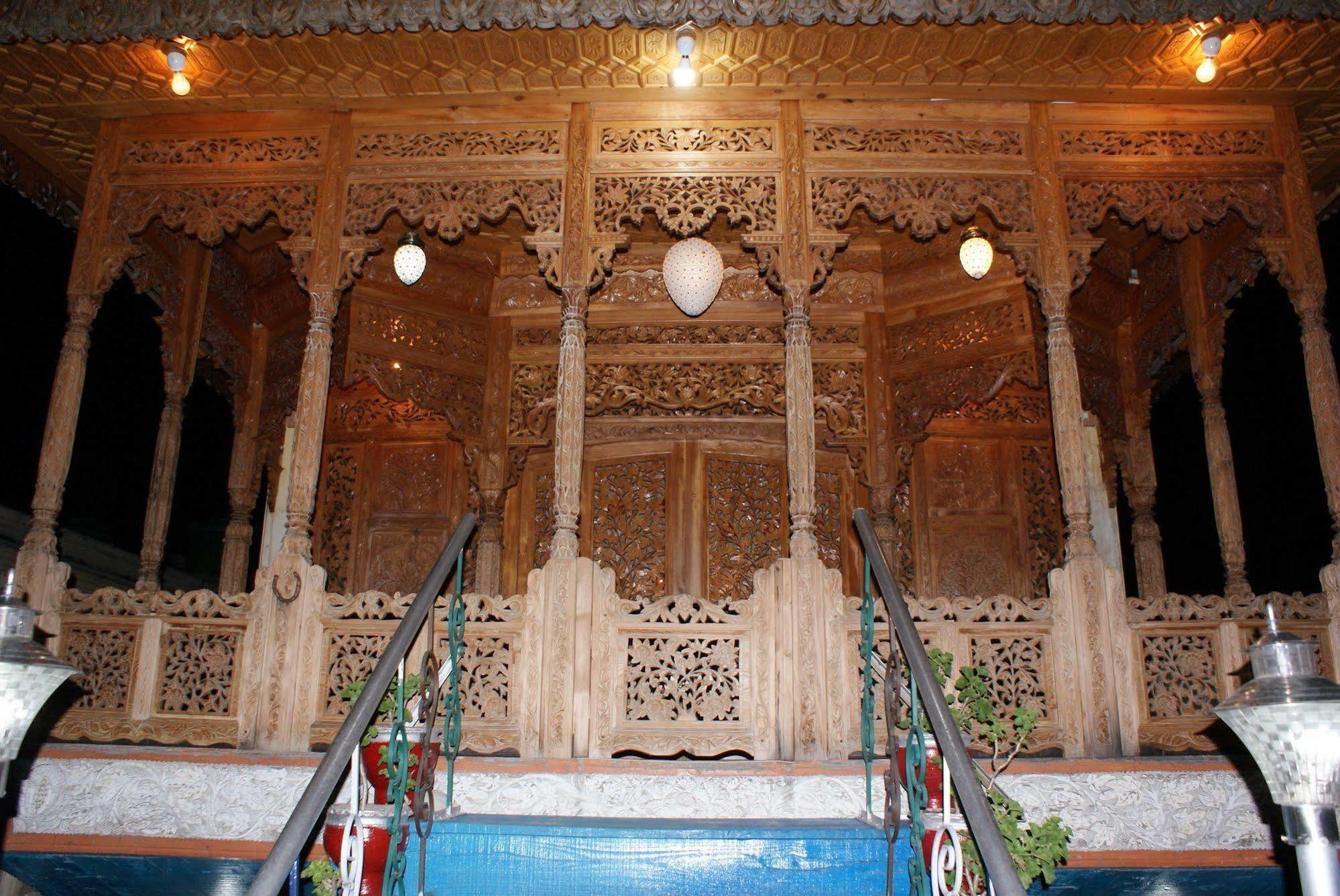 Hotel New Bul Bul Group Of Houseboats Srinagar Durgjan Exterior foto