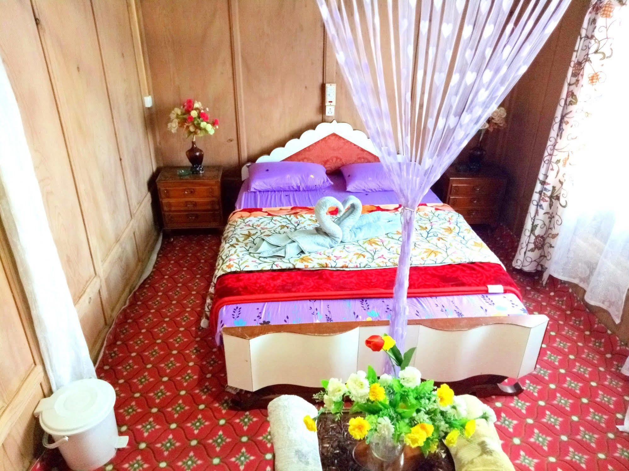 Hotel New Bul Bul Group Of Houseboats Srinagar Durgjan Exterior foto