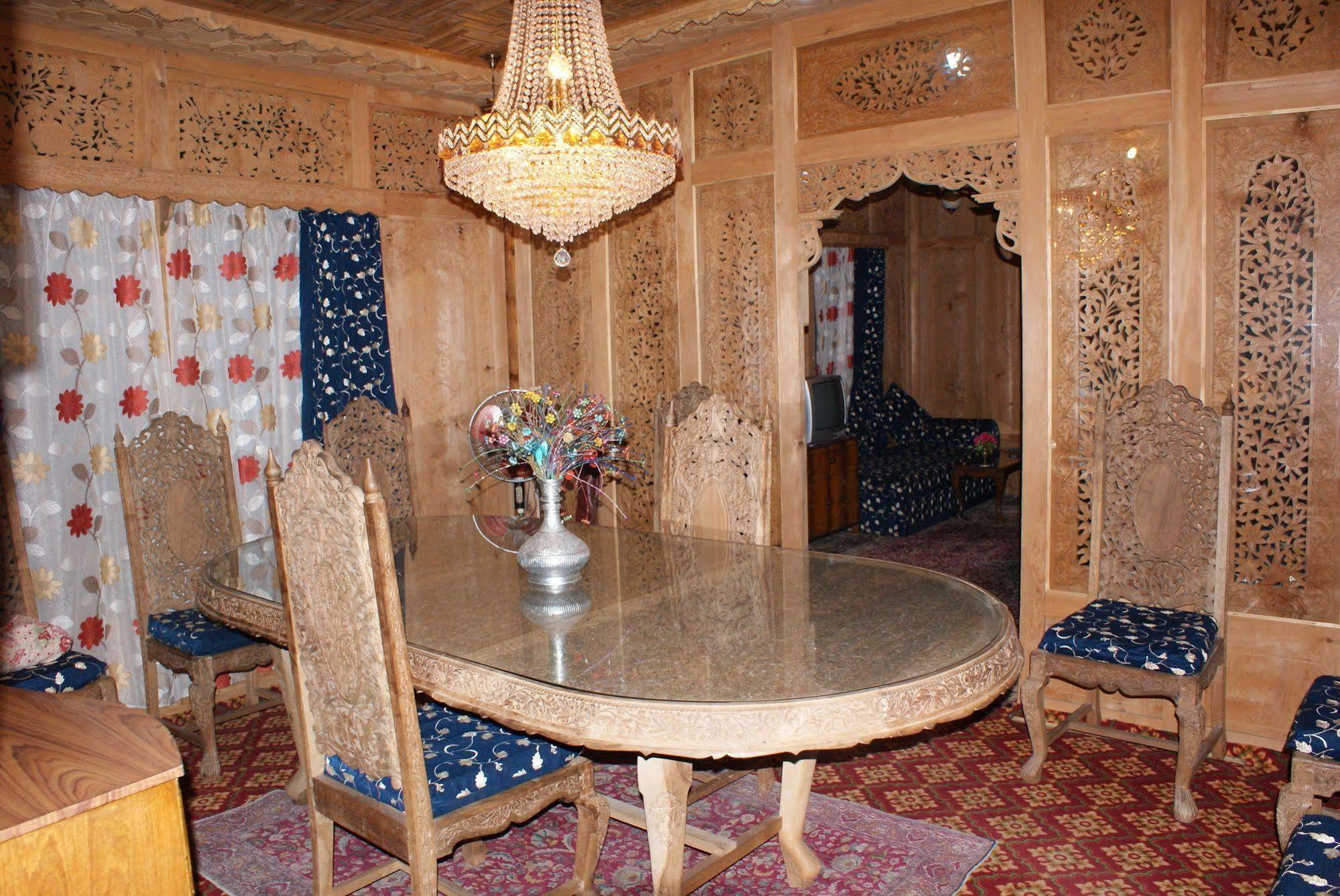 Hotel New Bul Bul Group Of Houseboats Srinagar Durgjan Exterior foto
