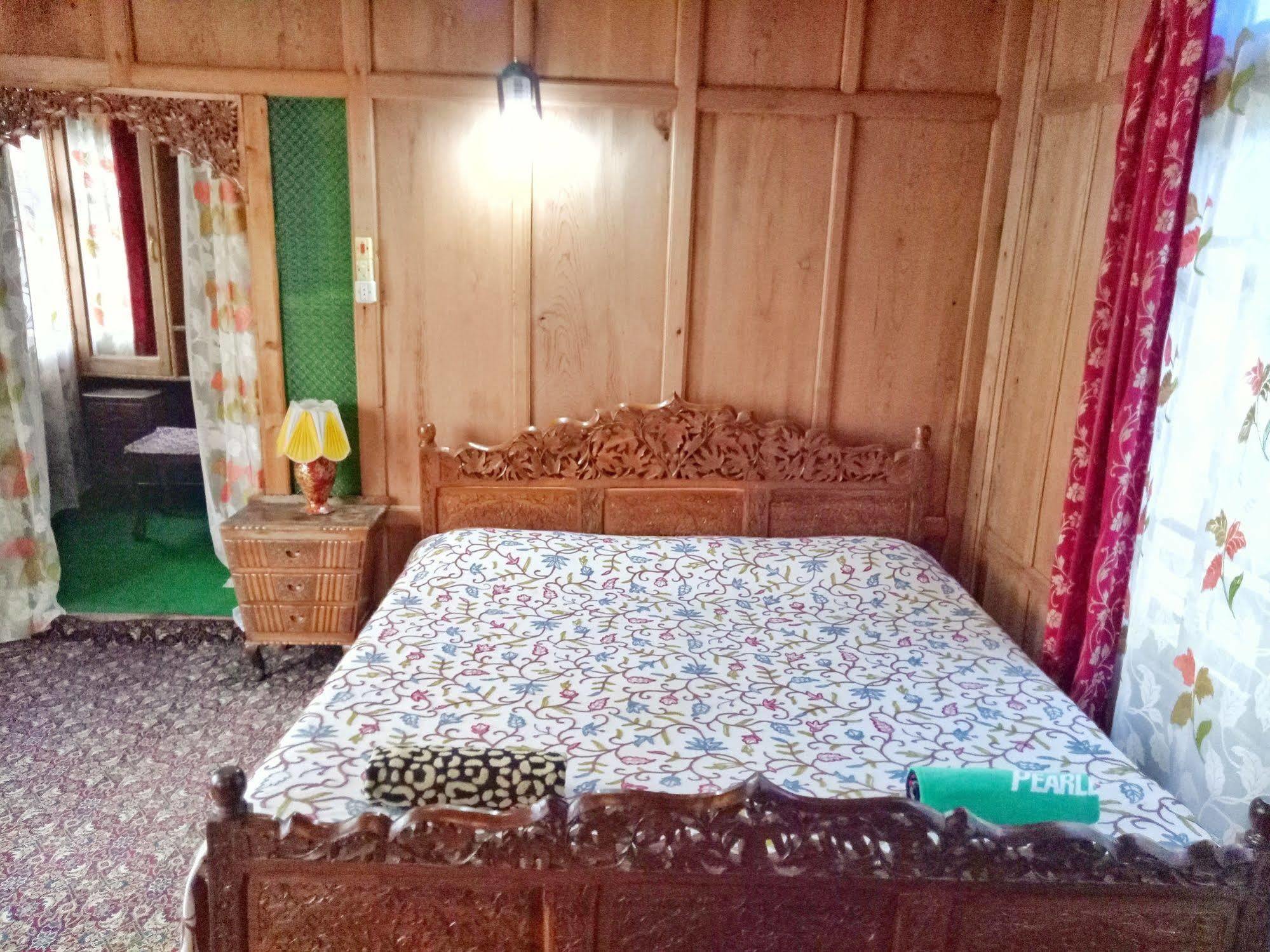 Hotel New Bul Bul Group Of Houseboats Srinagar Durgjan Exterior foto