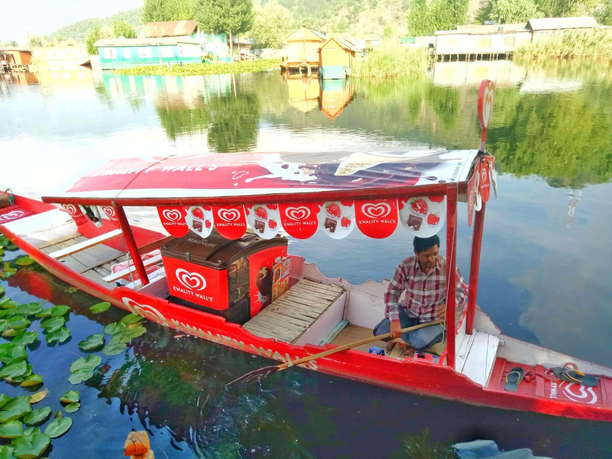Hotel New Bul Bul Group Of Houseboats Srinagar Durgjan Exterior foto