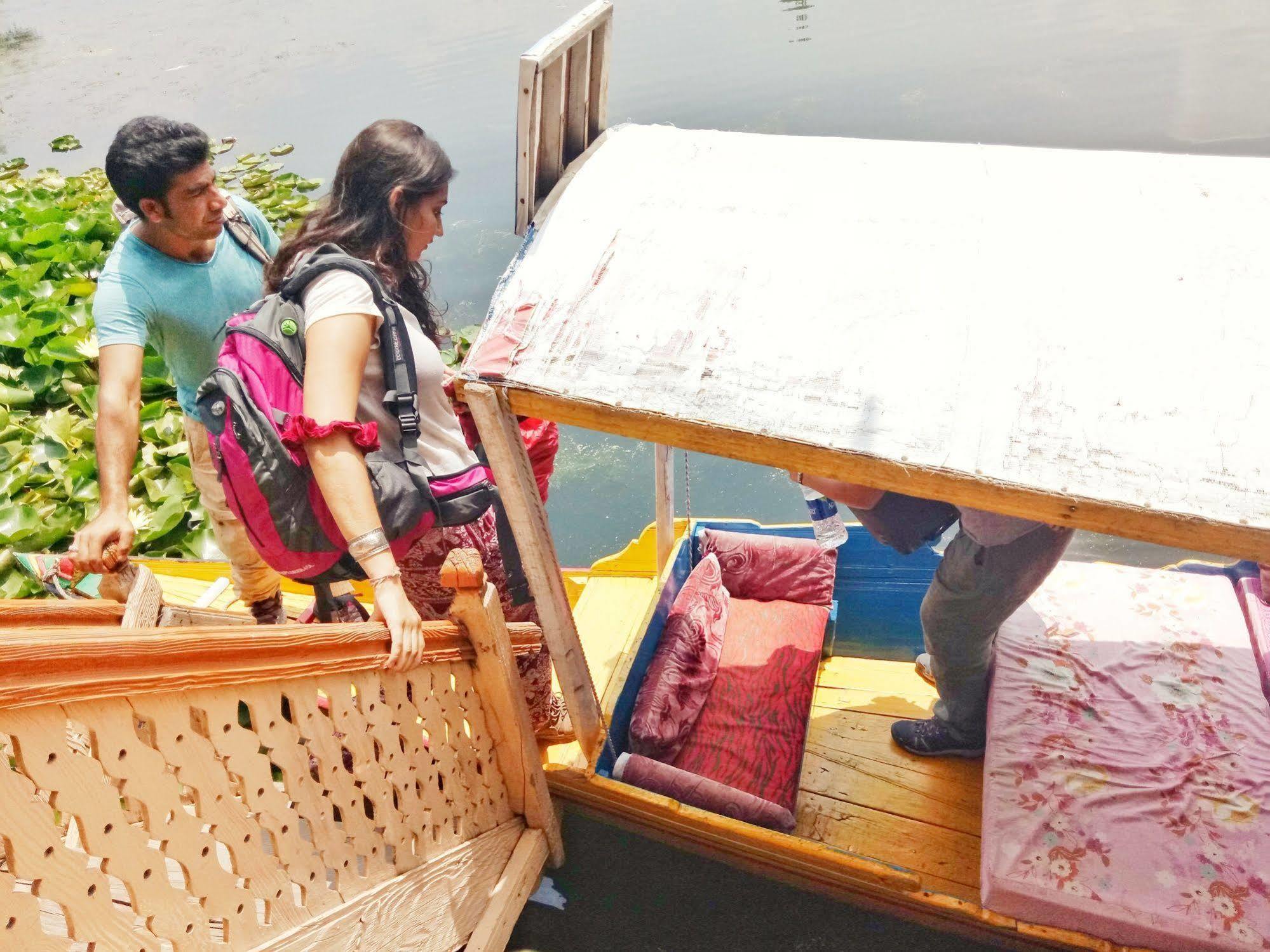 Hotel New Bul Bul Group Of Houseboats Srinagar Durgjan Exterior foto
