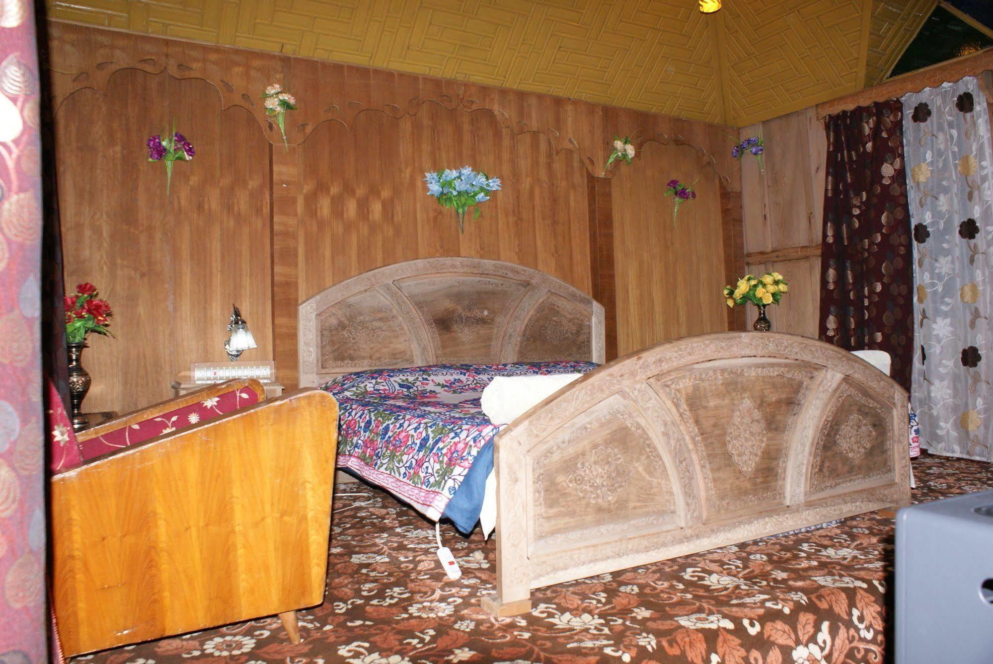 Hotel New Bul Bul Group Of Houseboats Srinagar Durgjan Exterior foto