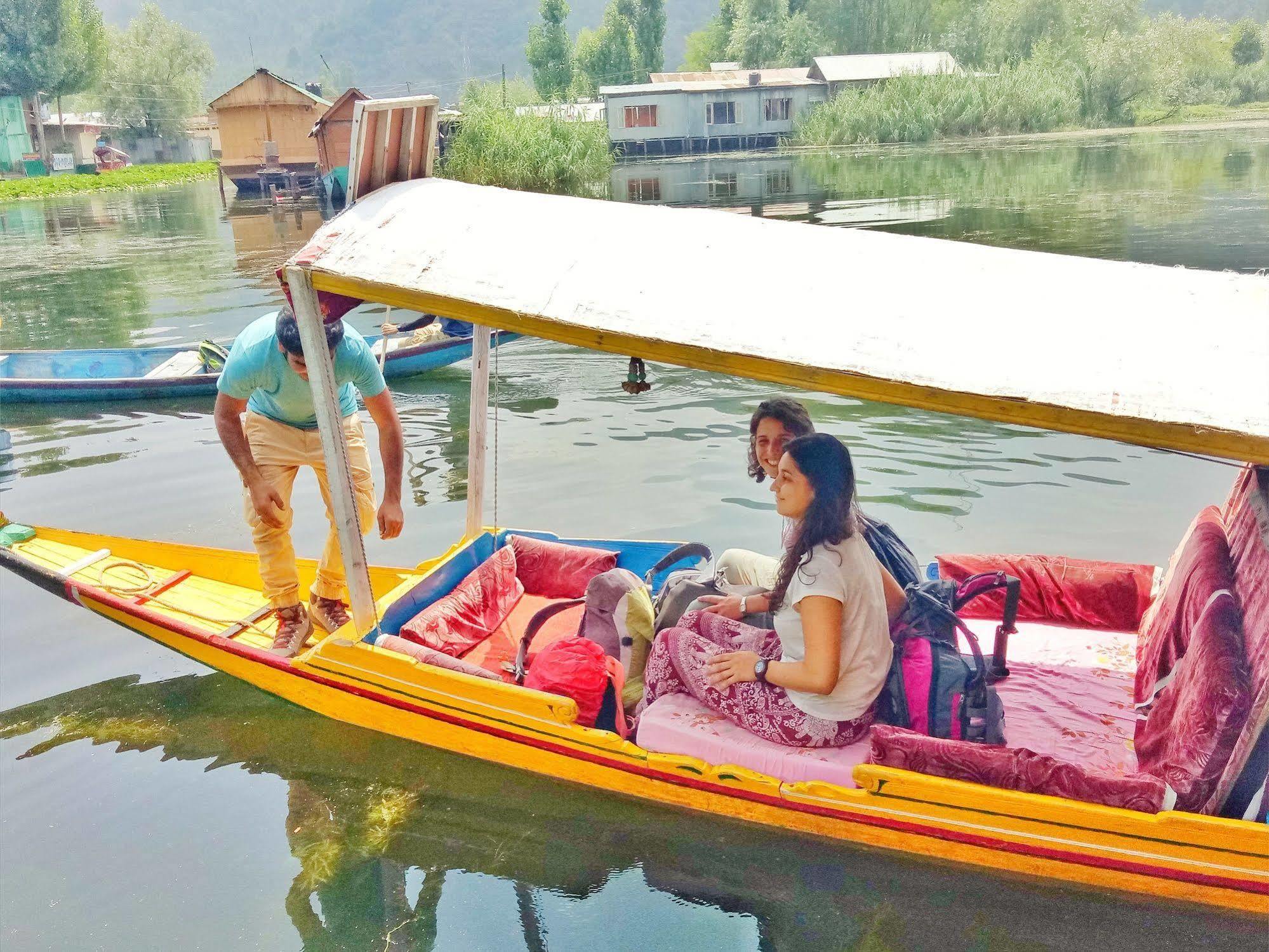 Hotel New Bul Bul Group Of Houseboats Srinagar Durgjan Exterior foto